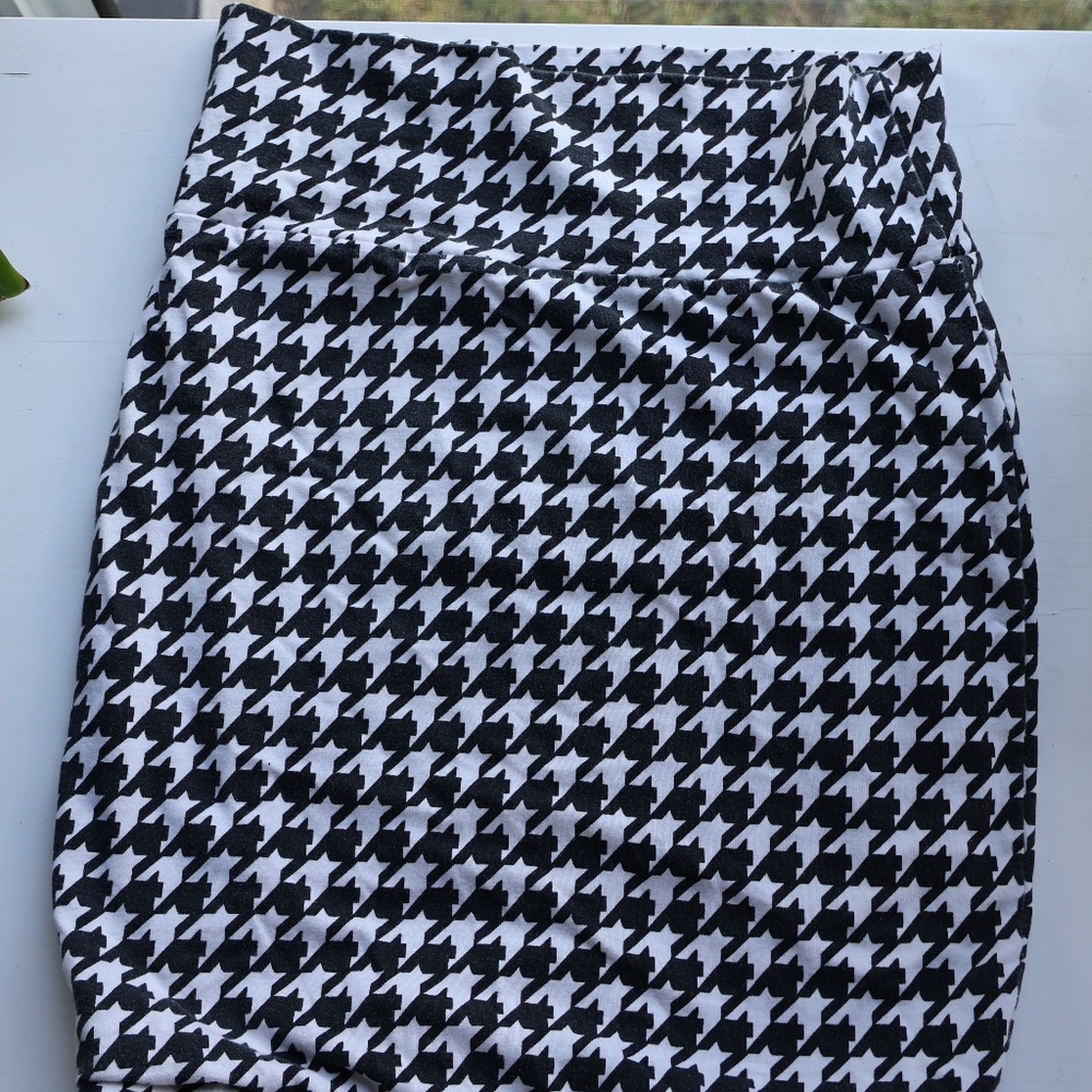 FOREVER 21 HOUNDSTOOTH HIGHWAIST SKIRT